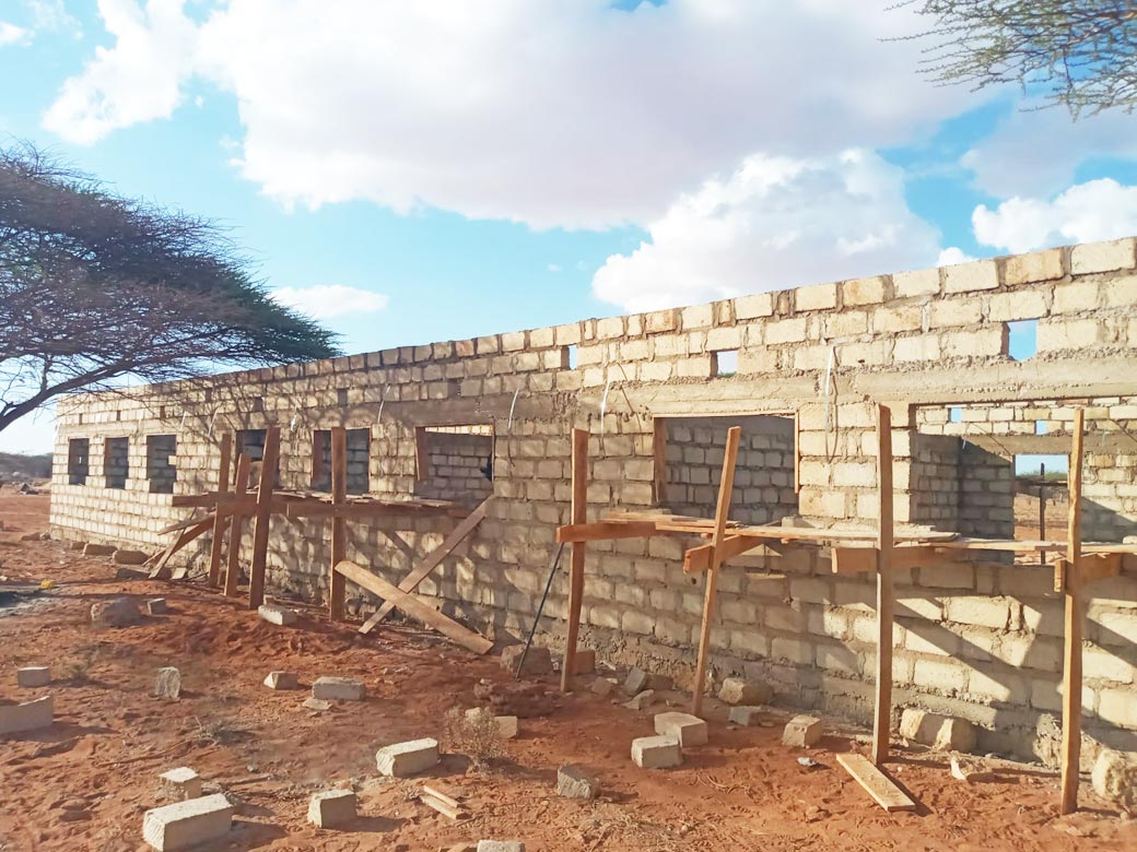 The brickwork of the classrooms is finished.